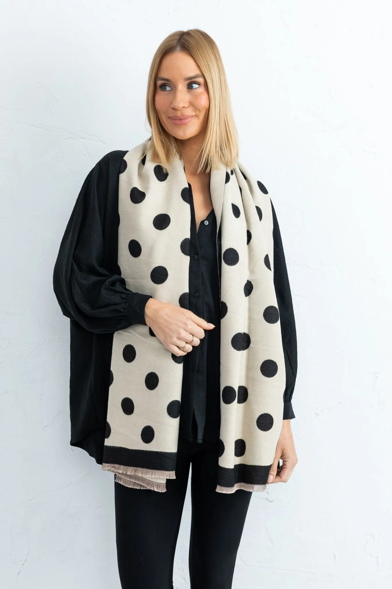 Dot to Dot Scarf (Black   White)