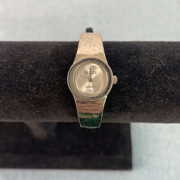 GucciSmallSilver Round Face w Black Strap Watch